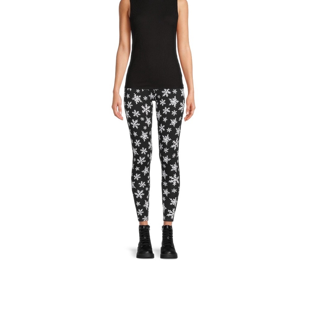 SNOW on my leggings Enjoy Browsing My Closet Something for Most